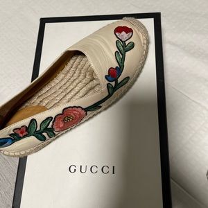 GUCCI LEATHER ESPADRILLE WITH flowers